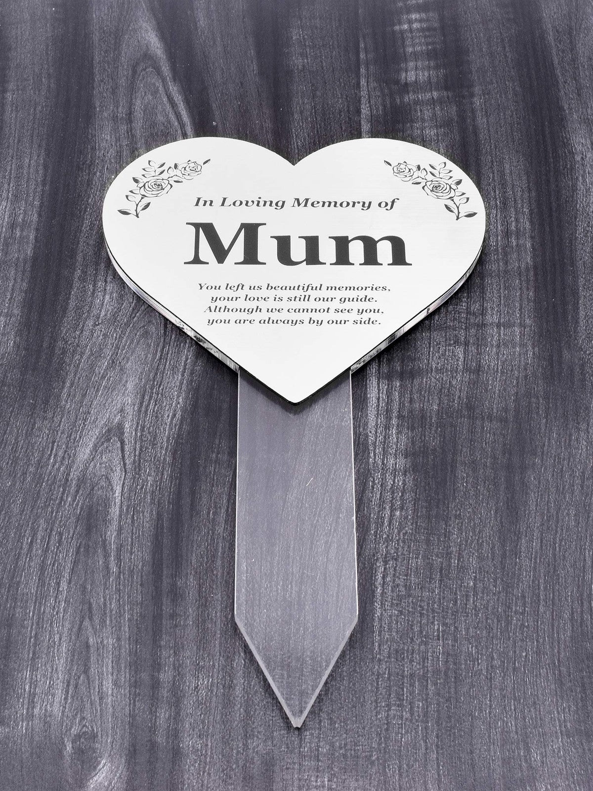 OriginDesigned Mum Gedenktafel mit schwebendem Herz – metallisches Silber/Gold/K – by North By North East – Signs