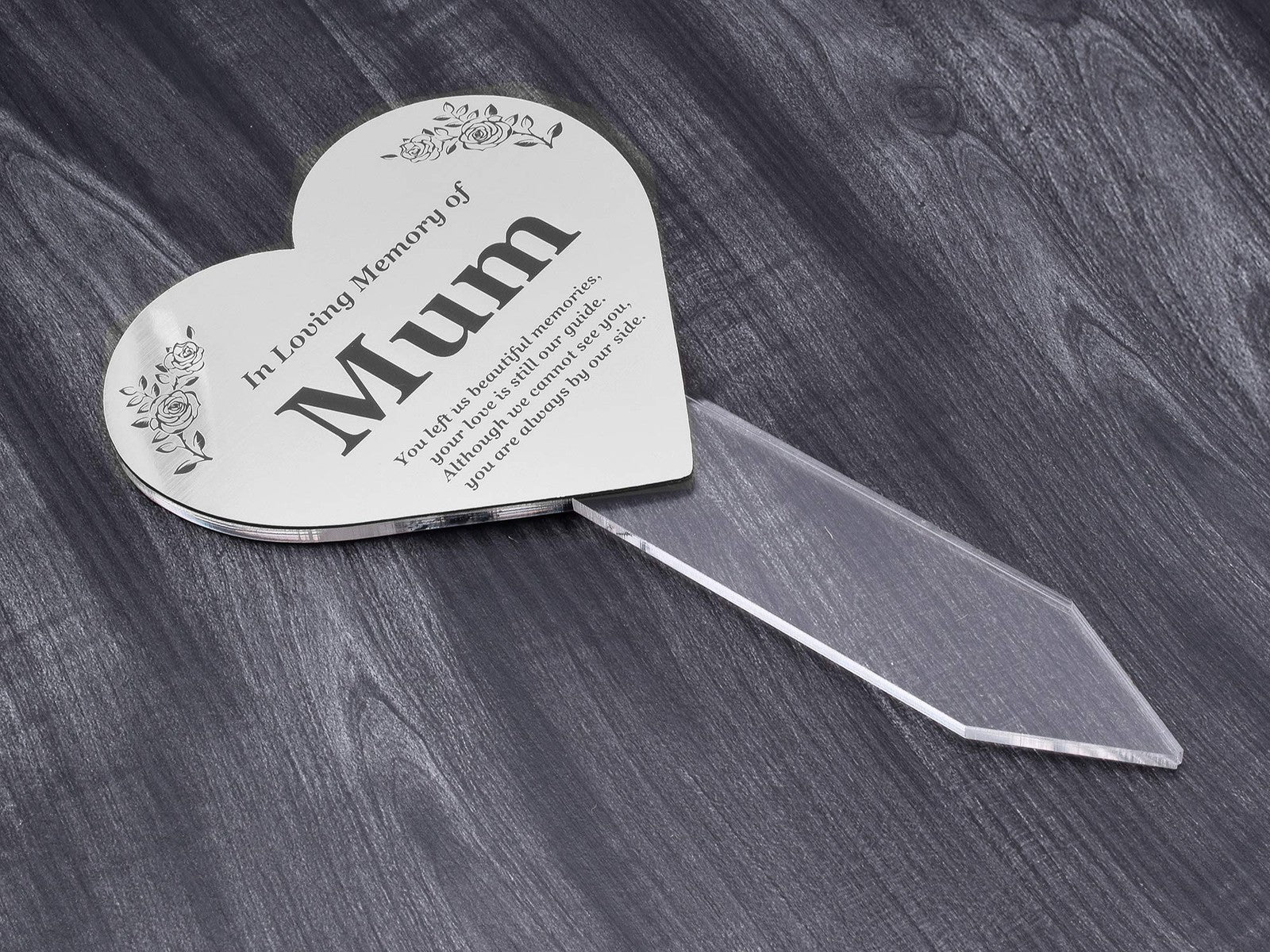 OriginDesigned Mum Gedenktafel mit schwebendem Herz – metallisches Silber/Gold/K – by North By North East – Signs