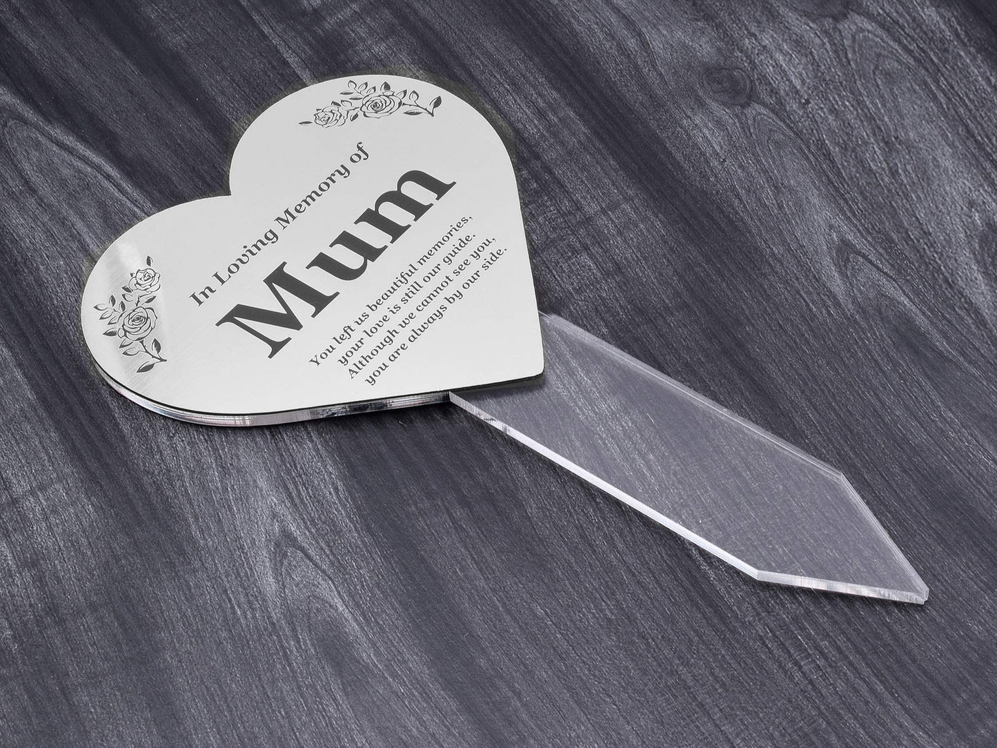 OriginDesigned Mum Gedenktafel mit schwebendem Herz – metallisches Silber/Gold/K – by North By North East – Signs