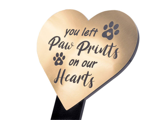 You Left Paw Prints On Our Hearts Gedenkspieß, Herzform, Schwarz – by North By North East – Signs
