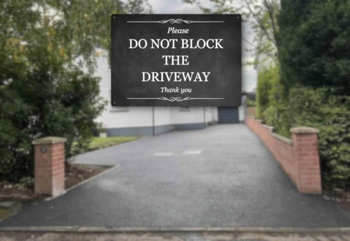 A4 Don’t Block the Driveway Sign – Black Aluminium Composite Outdoor Notice – by North By North East – Parking Signs